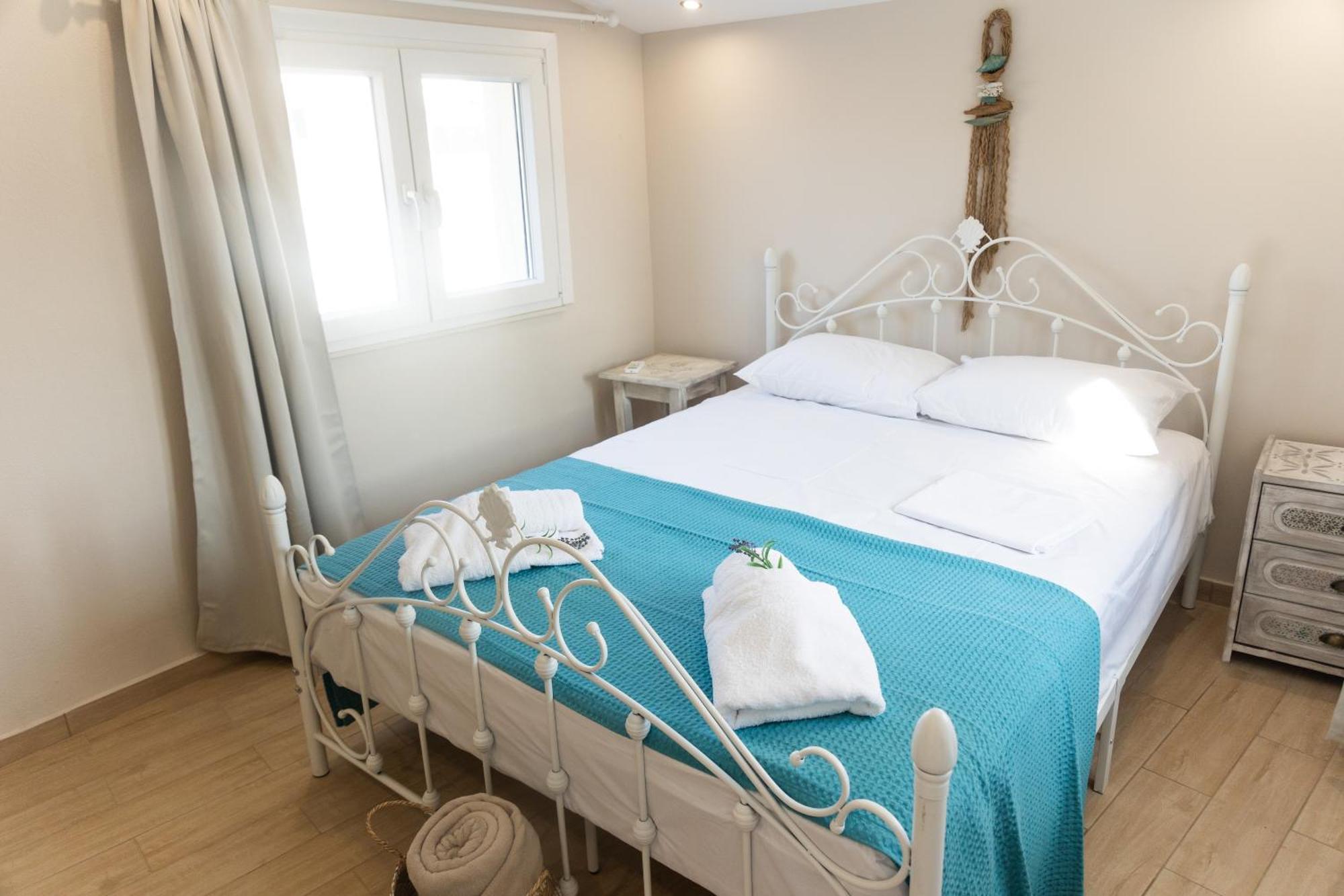 Pappous Adreas Skiathos Town